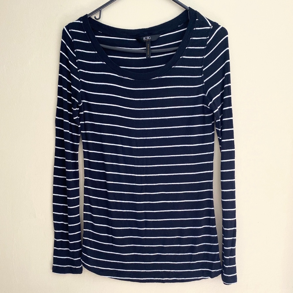 BCBG Paris Long Sleeve Top. Size Small